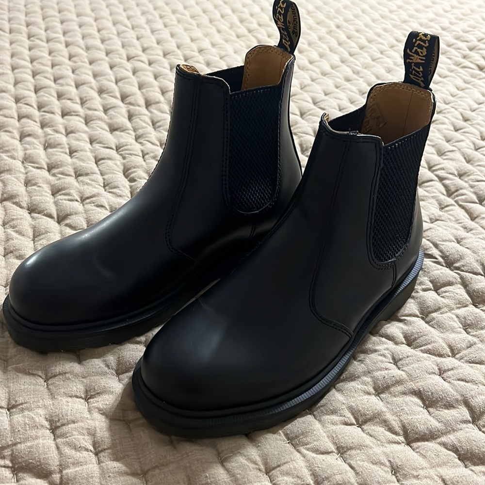 DR. MARTENS